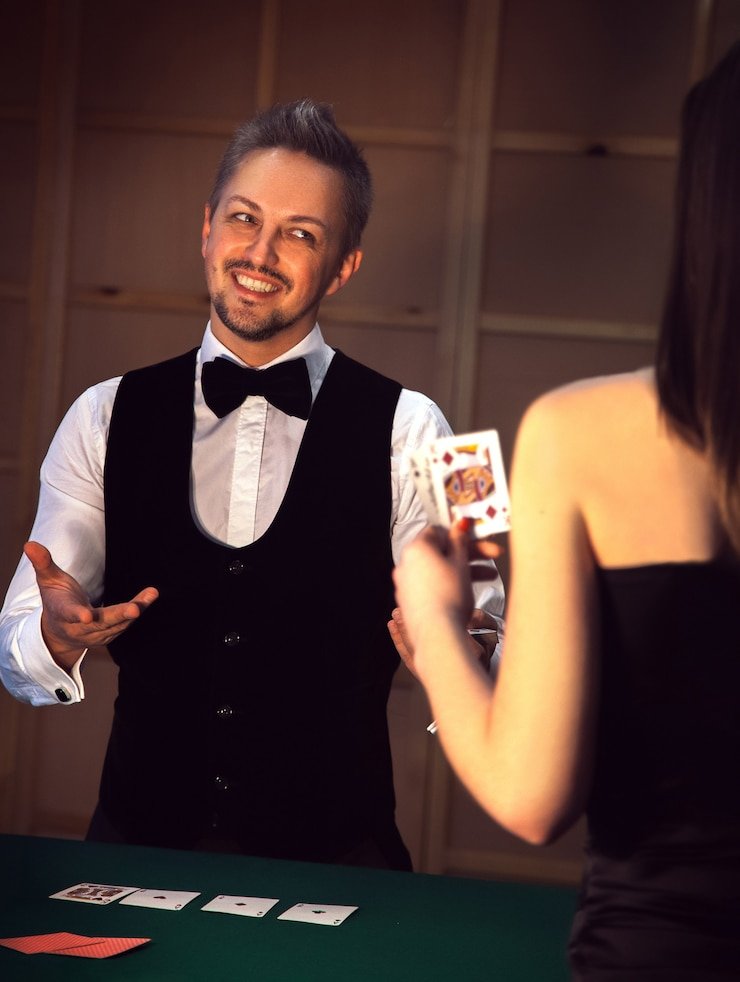 qqgaming88 Android app home screen showing sportsbook, live casino, and slots sections
